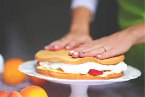 fruit filling between cake layers