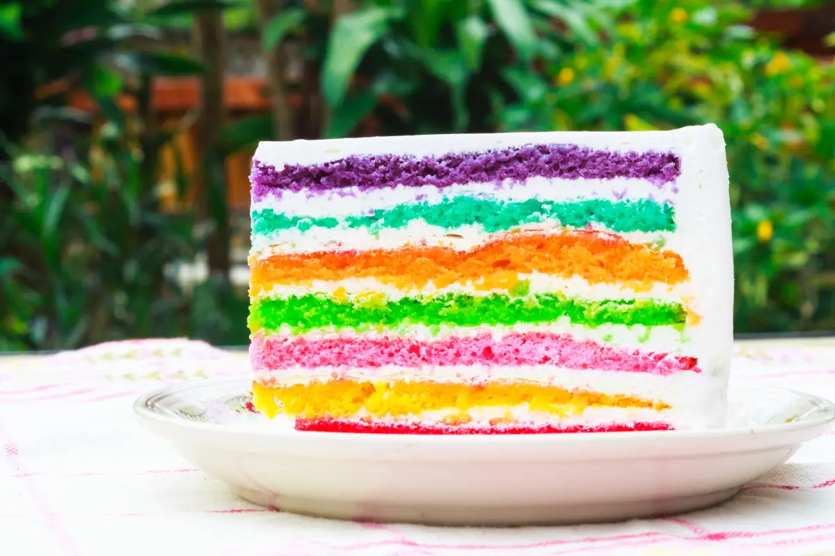 Mastering Cake Layers: A Guide to Selecting and Applying Fillings