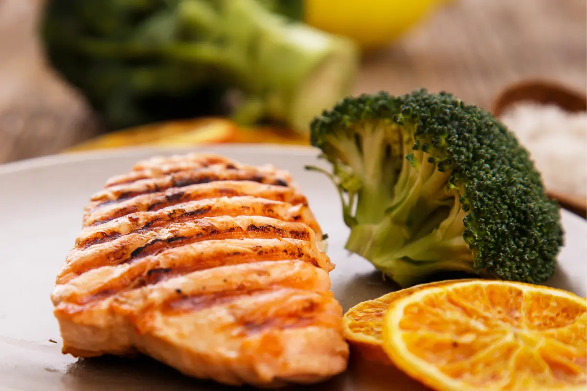 What Pairs Well with Salmon: The Ultimate Guide to Complementary Flavors