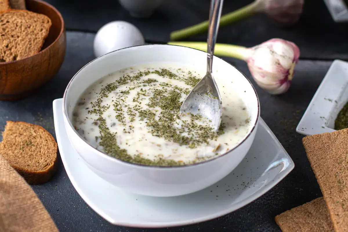 What Toppings Go Well with Garlic Parmesan Sauce: Top 5 Picks