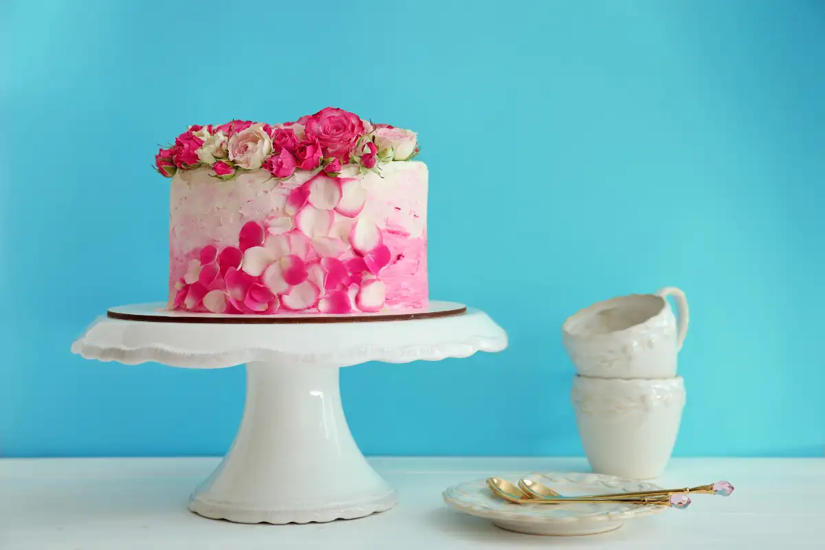 Why Are Vintage Cakes Popular? Unveiling Their Timeless Appeal